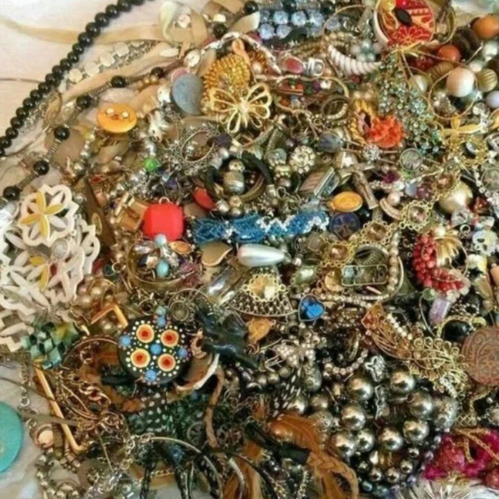 5 Pounds of Craft Jewelry - Picture 3 of 4